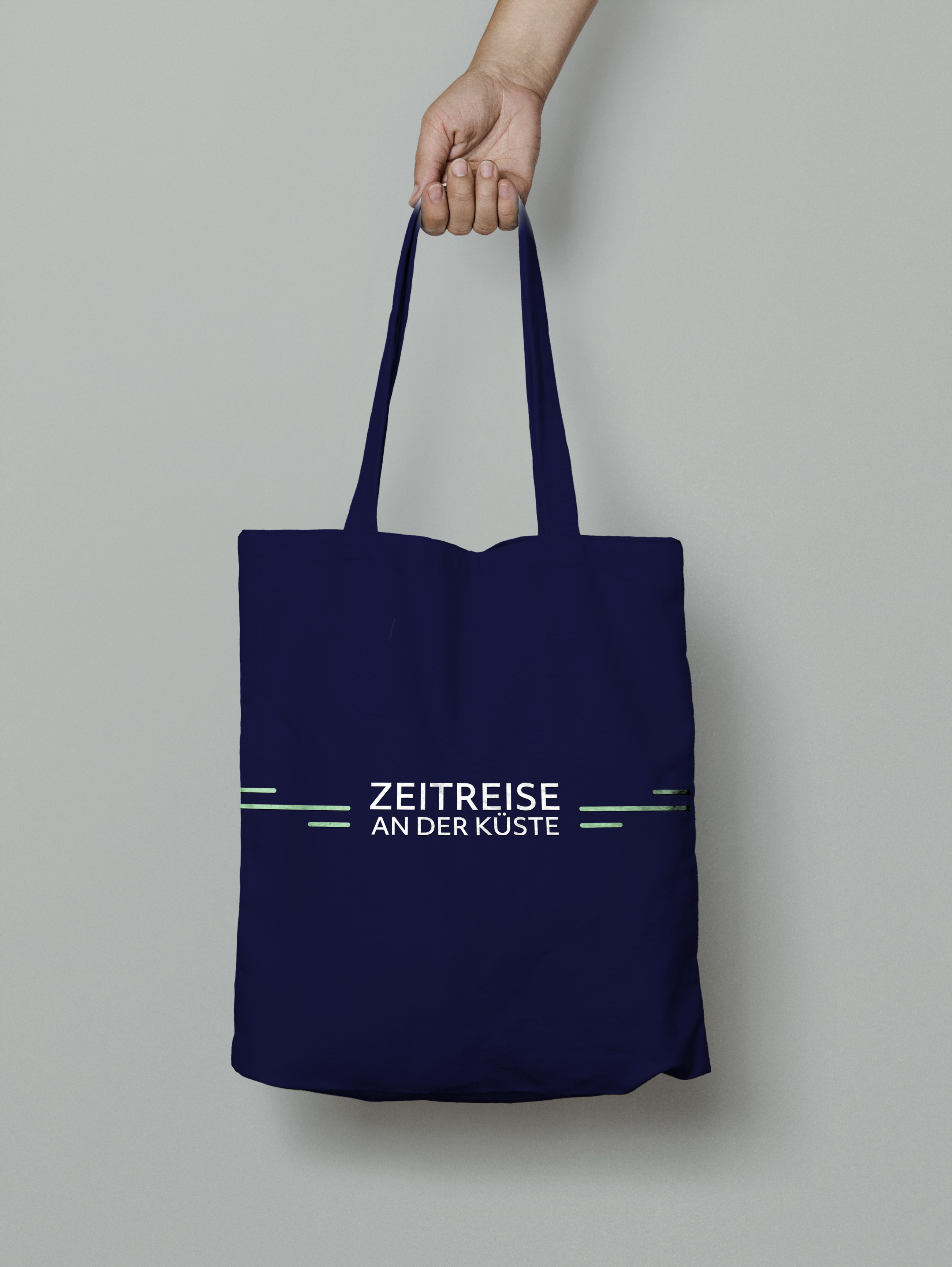 Dark blue goodie bag (back) with the claim 'Zeitreise an der Küste'